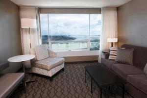 Ruang duduk di Niagara Falls Marriott Fallsview Hotel & Spa