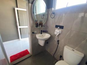 Imagen de la galería de Surf by Sebu Beachfront, en Galle 16 fotos más