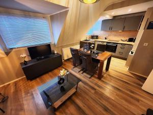 an overhead view of a living room with a table and a kitchen at Liro Apartments Düsseldorf in Düsseldorf
