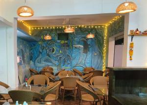 Χώρος καθιστικού στο Toby's Bar & Cafe