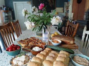 Jedlo v ubytovaní bed & breakfast alebo blízkom okolí
