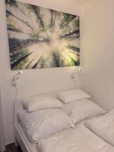 Postel nebo postele na pokoji v ubytování Cozy hilltop stay in Weikersheim