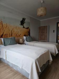 Un pat sau paturi într-o cameră la Eastside Apartments-Apartament Rodzinny przy Deptaku Zdrojowa 12