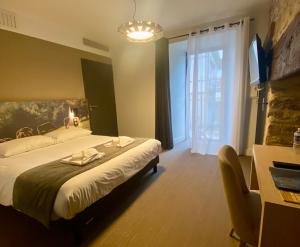 TV/trung tâm giải trí tại Hôtel Saint-Roch, Saint-Ybard