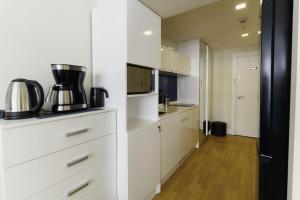 Cucina o angolo cottura di Elite Class Sea View Aparthotel In Orbi City Batumi