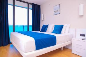 Letto o letti in una camera di Elite Class Sea View Aparthotel In Orbi City Batumi