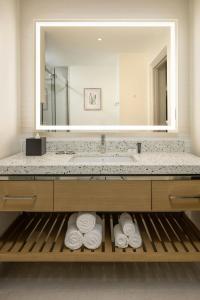 Bilik mandi di Courtyard by Marriott Curacao