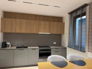 Kuchyňa alebo kuchynka v ubytovaní Villa Monica Apartamenty