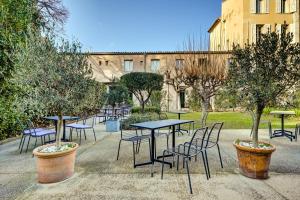 Κήπος έξω από το Hôtel Paul