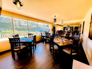 Restaurace v ubytování Hills by Kubura
