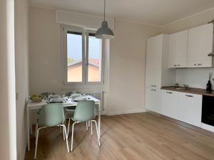 a kitchen and dining room with a table and chairs at Fiore di Lago in Colico