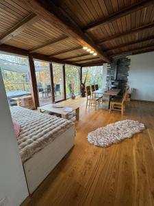 Foto sihtkohas Boncourt asuva majutusasutuse Chalet isolé avec jacuzzi et vue panoramique galeriist +33 fotot