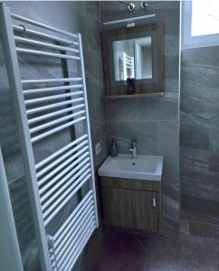 Et badeværelse på Sarajevo central quiet apartment,private free parking