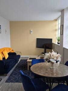 Khu vực ghế ngồi tại Your Holiday & Home Brighton +23 ảnh