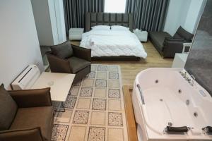 Postel nebo postele na pokoji v ubytování Kashar Hotel 3A