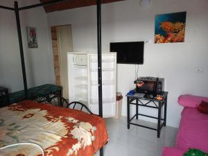 TV a/nebo společenská místnost v ubytování Sunny sea + 28 fotografií