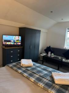 Ένα ή περισσότερα κρεβάτια σε δωμάτιο στο Cosy countryside stay- Waters Upton, Telford