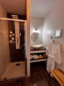 a bathroom with a shower and a sink at Mini Villa d'Exception avec Piscine Jacuzzi Sauna et Home Cinema Privés in La Baule +19 photos