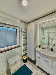 Bilik mandi di Apartment River