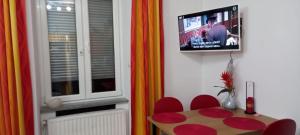 Televízia a/alebo spoločenská miestnosť v ubytovaní Jacky - city centar Zagreb