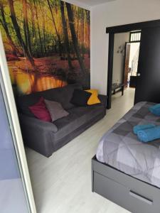 A bed or beds in a room at Virginia House 2