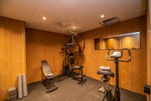 Fitness centrum a/nebo fitness zařízení v ubytování Matarengi Lodge