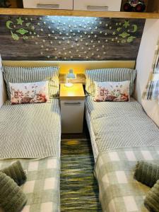 Posezení v ubytování Luxury Cozy Caravan at Seaton Sands