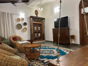 TV a/nebo společenská místnost v ubytování The First House Karaikal