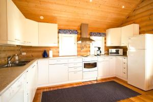 Η κουζίνα ή μικρή κουζίνα στο Stunning Cabin At The Sea