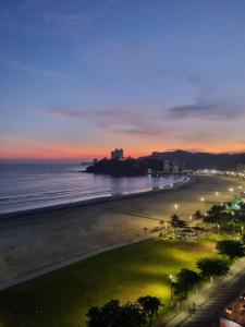 a view of a beach at night with lights at Vista Incrível para o MAR com 3 Quartos in São Vicente