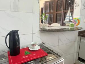 a coffee pot on top of a stove in a kitchen at Vista Incrível para o MAR com 3 Quartos in São Vicente