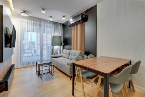 Televízia a/alebo spoločenská miestnosť v ubytovaní Comfort Apartments Granaria + 37 fotografií