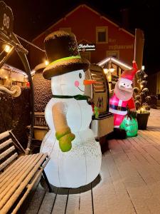 Fotografie z fotogalerie ubytování LOGIS HÔTEL, CHALETS et RESTAURANT LES CHATELMINÉS v destinaci La Bresse