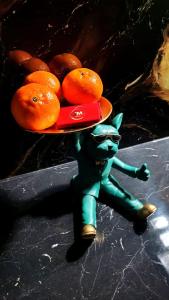 a toy cat with a plate of oranges on it at Apartamenti Jāņmuiža Cēsis in Jāņmuiža