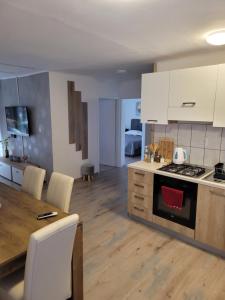 Kuchyň nebo kuchyňský kout v ubytování Apartments Lanterna Ražanac