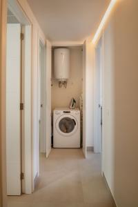 アレシーフェにあるGeria - Panasco Suitesの洗濯機と乾燥機を備えたランドリールーム +28枚の写真