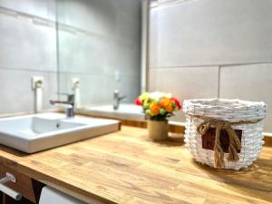 Ένα μπάνιο στο Appart plain-pied 4 pers - piscine - parking +27 φωτογραφίες