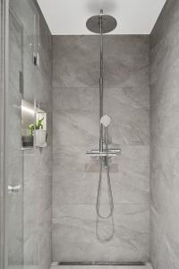 a bathroom with a shower with a glass door at Artic Lyngvær Luggombu Lodge with jacuzzi in Kleppstad