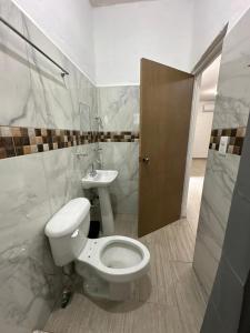 a bathroom with a toilet and a sink at Apartamentos la medero 4 in Nuevo Laredo