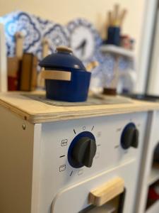a blue pot sitting on top of an oven at Ferienwohnung Familie Renner in Cappel-Neufeld