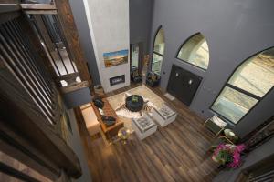 Posezení v ubytování Castle on Royal Creek