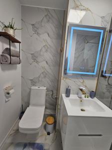 Ένα μπάνιο στο Luxury Suites +12 φωτογραφίες