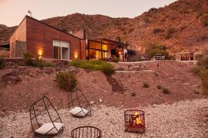 Nespecifikovaný výhled na hory nebo výhled na hory při pohledu z prázdninového domu