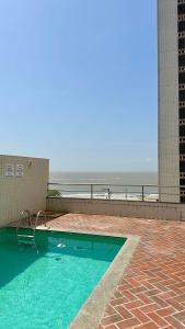 Πισίνα στο ή κοντά στο (1002) Flat na Praia da Ponta da Areia