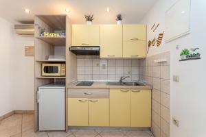 Kuchyňa alebo kuchynka v ubytovaní Apartments Nadica