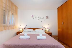 Posteľ alebo postele v izbe v ubytovaní Apartments Nadica