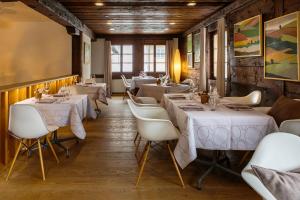 Foto de la galería de Hotel & Restaurant Zum Schwarzen Bären en Andermatt