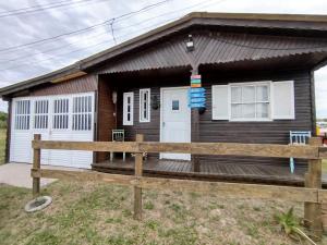a small house with a fence in front of it at Velho Nicacio in Xuí