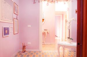 a bathroom with a white sink and a mirror at Ninuphar Maison - alloggio per uso turistico in Rome +77 photos
