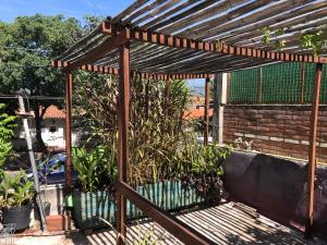 Taman di luar Casa Abi